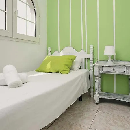 Villa Sleeps 5 Air Con Wifi *