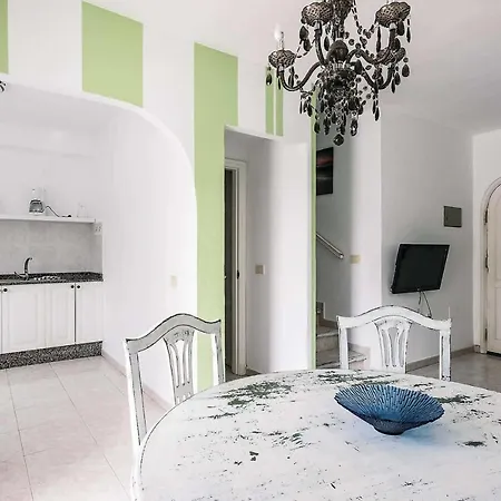Villa Sleeps 5 Air Con Wifi *