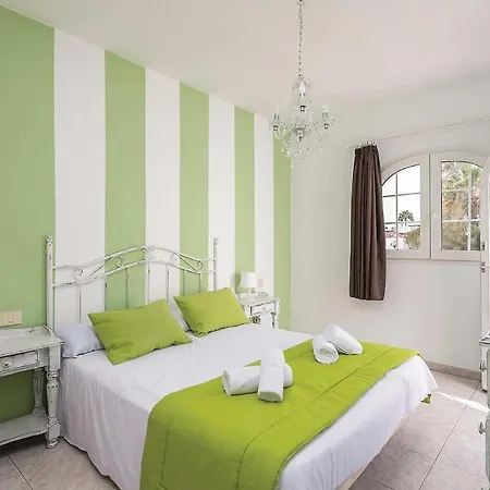 Sleeps 5 Air Con Wifi Villa *